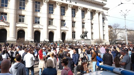 Стотици се събраха на протест в защита на животните в центъра на София