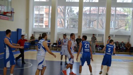 ИУ – Варна, громи в баскетболното дерби