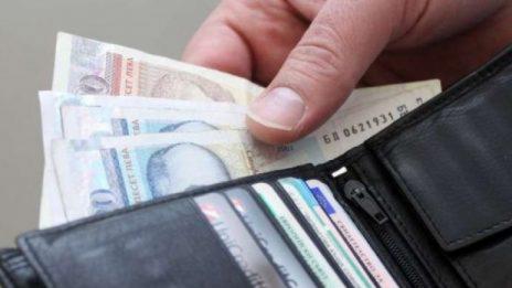 Завършилите 12 клас: Плащат 3 месеца здравни осигуровки  