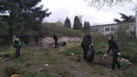 Днес чистим България заедно