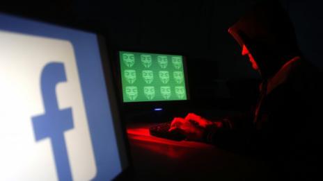 30 години решетки за сексуален тормоз във Facebook