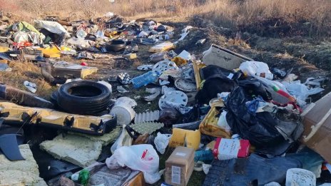 Община Аксаково е глобена заради отпадъци край Любен Каравелово