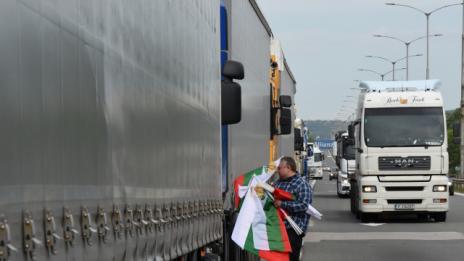 Стотици български превозвачи на протест в Страсбург