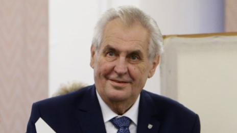 Земан води на първия тур на президентския вот в Чехия