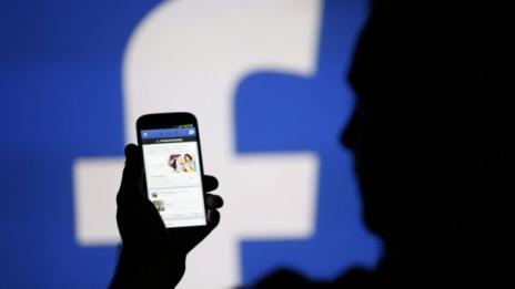 Франция глобява Facebook със 150 хил. евро