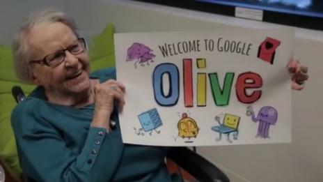 Сбъдната мечта - 97-годишна се докосна до Google!