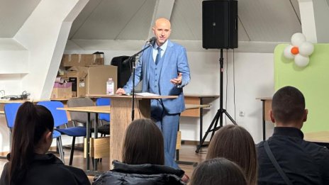 Съдия изнесе урок по отговорност зад волана на ученици от Варна