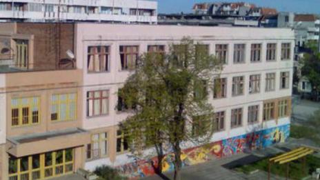 Хуманитарната гимназия се бори да остане национална