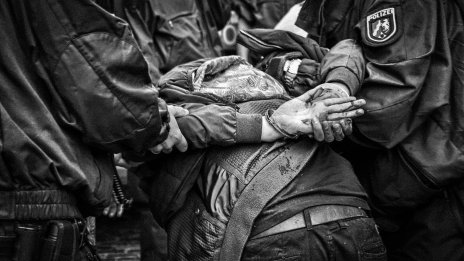 Безизходица: Дядо на 72 г. пласира фентанил във Варна 