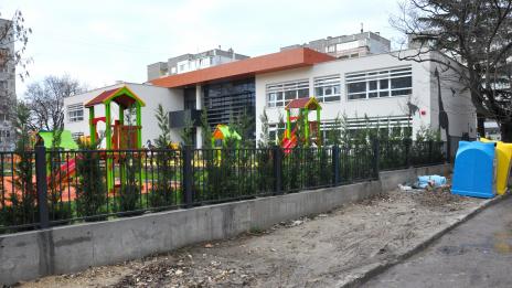 Няма да има тротоари до детска градина "Жирафче"