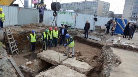 Гробници изскочиха при разкопки в Стара Загора