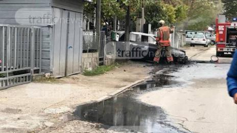 Кола се взриви секунди, след като шофьорът потеглил