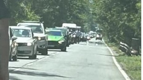 Голямо задръстване към Варна заради две катастрофи