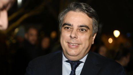 Асен Василев пред "Ел Паис": Имаше силна политическа съпротива срещу присъединяването към еврото
