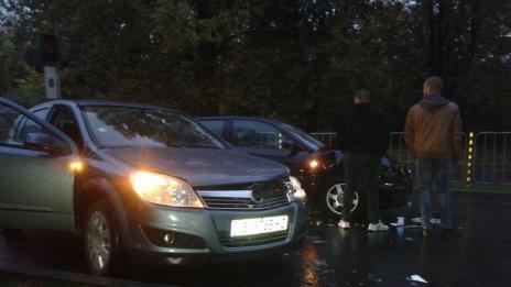 Верижна катастрофа образува задръстване по &quot;Владислав&quot;(Снимки)