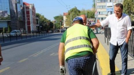 Чистят шахтите във Варна