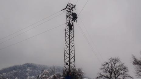 Лошото време остави без ток 2000 абонати на ЧЕЗ