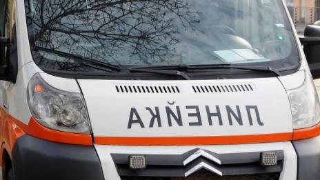 82-годишен се заби с "Волга" стълб и загина