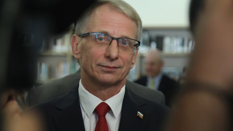 Ще получат ли пенсионерите коледни надбавки тази година? Вижте какво каза премиерът