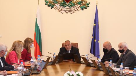 Кабинетът в оставка и днес развърза държавната кесия