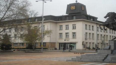 Нападнаха зам.-кмет на Ловеч пред дома му