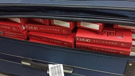 На летище Варна заловиха голямо количество козметични продукти (Снимки)