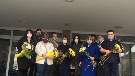 Ротарианци дариха предпазни средства срещу COVID-19 за медиците в МБАЛ “Света Анна” във Варна