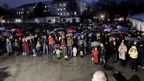 Варненци излязоха в подкрепа на медиците от детска хирургия в "Св. Анна"