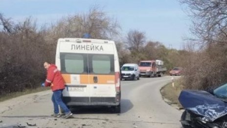 Войната по пътищата продължава: Верижна катастрофа край Русе, камион помете моторист в Ришкия проход