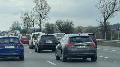 Днес е голямото пътуване: 1,7 милиона автомобила тръгват на почивка