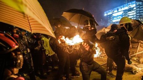 Пекин: Само ние можем да вземем решения за Хонконг  