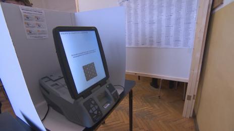 Експерти питат властта: Какво правим с машинния и е-вота?  