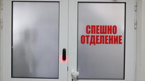 Седмокласник пи вино и ракия при баба и дядо, изпадна в кома  