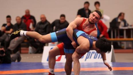 Николай Вичев размаза на тепиха олимпийски вицешампион