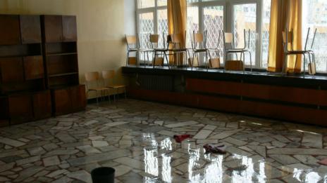 Течове и наводнени помещения в училища и детски градини
