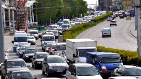 Пет начина за оползотворяване времето в задръстването на Аспарухов мост