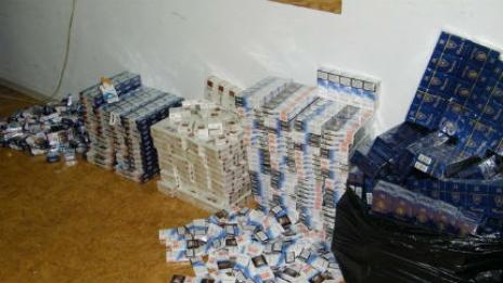 Хванаха бизнесмен и строител с контрабандни цигари за 100 000 лева  