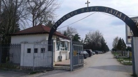 Над 6000 куб. метра боклук в гробището в Тополи са неразчистени