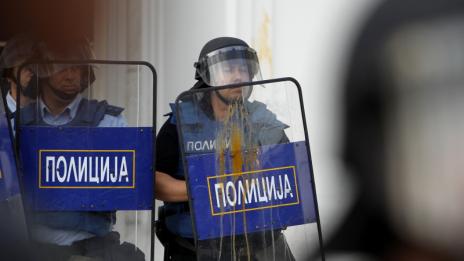 Протестиращи в Битоля бомбардираха общината с яйца