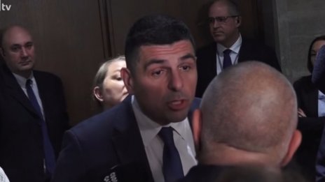 Борисов към Мирчев: Ела, бе, нали искаш да ми мачкаш ушетата! Ето едно уше (ВИДЕО)