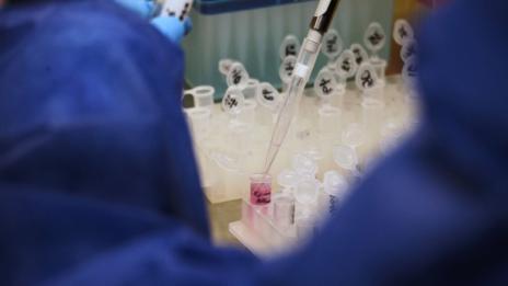 Новата вълна от COVID-19 е по-малко смъртоносна