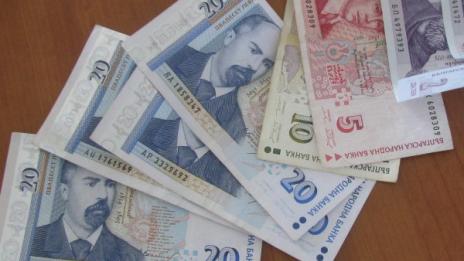 Мним митничар върлува в Лом. За уикенд – 13 бона
