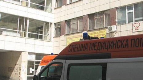 Пореден пациент с COVID-19 не издържа и скочи от терасата