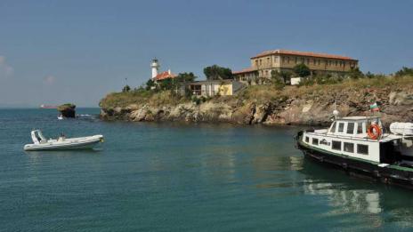 Водолази почистиха морето около остров Света Анастасия