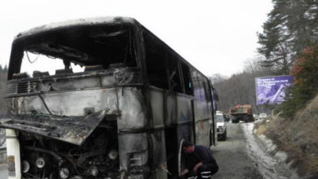 Автобус се запали в движение на АМ "Хемус"