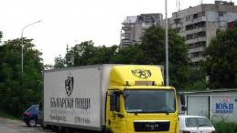 Правителството дава два камиона с компютри за варненски училища