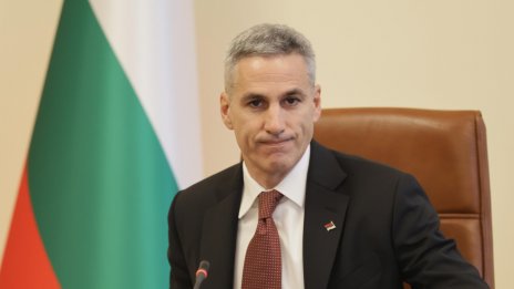 Гюров: Въпреки атаките, ние ще продължим да работим с приличие, отговорно и в екип