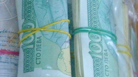 Мним полицай метна баба с над 10 бона