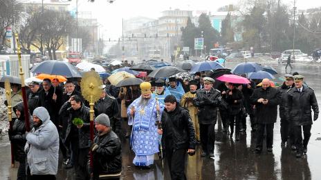 Варненци - с чадъри в шествието на Йордановден (СНИМКИ)