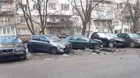 Мъж потроши 7 коли, гонили го да го ограбят